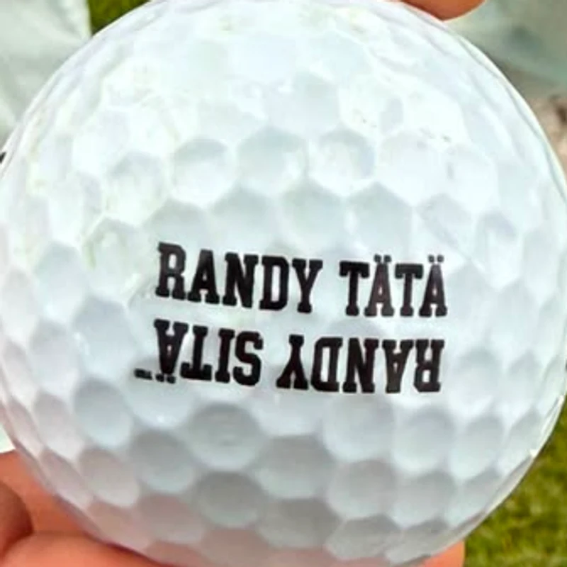 Randy sitä, Randy tätä -leima golfpallossa